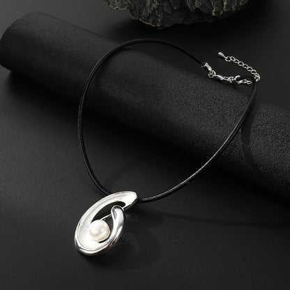 Ethnic Alloy Round Pendant Women's Necklace Literary Vintage Simple Leather Rope Necklace