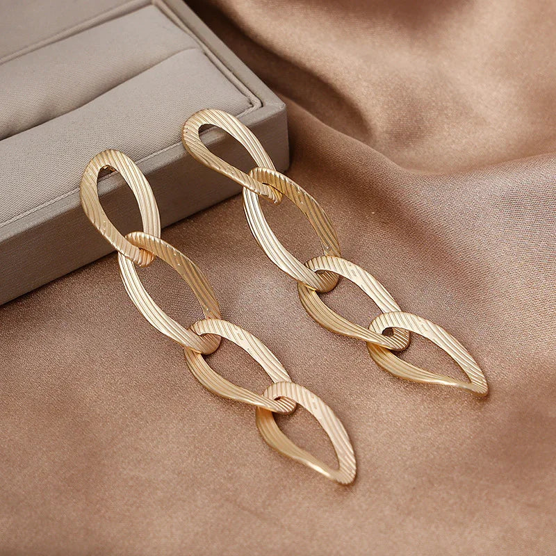 Geometric Twist Design Earrings - Fashionable Irregular Figure Eight Jewelry for Women - CIVIBUY