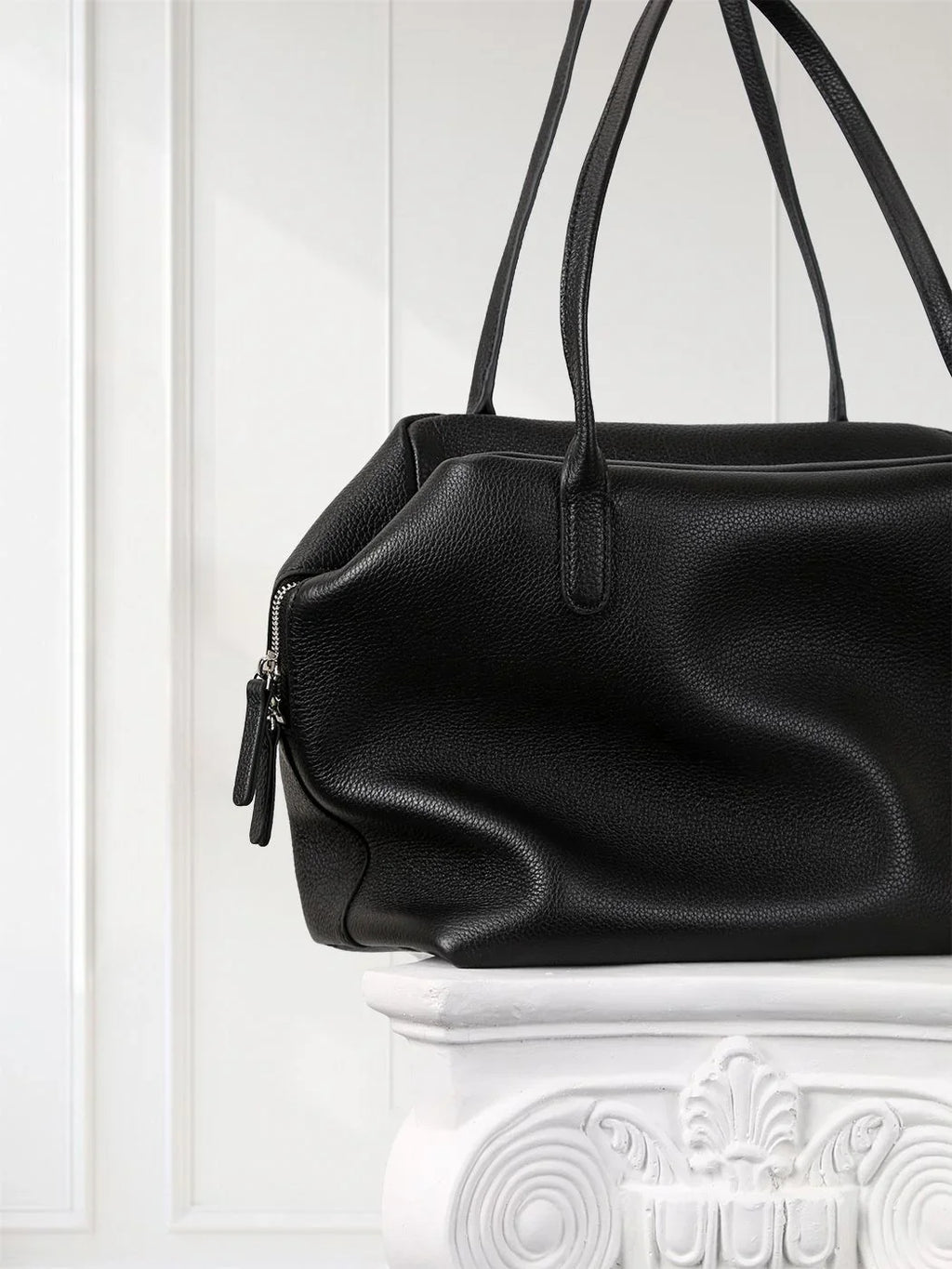 Minimalist Black Leather Tote Bag – Large Capacity Shoulder Purse for Women