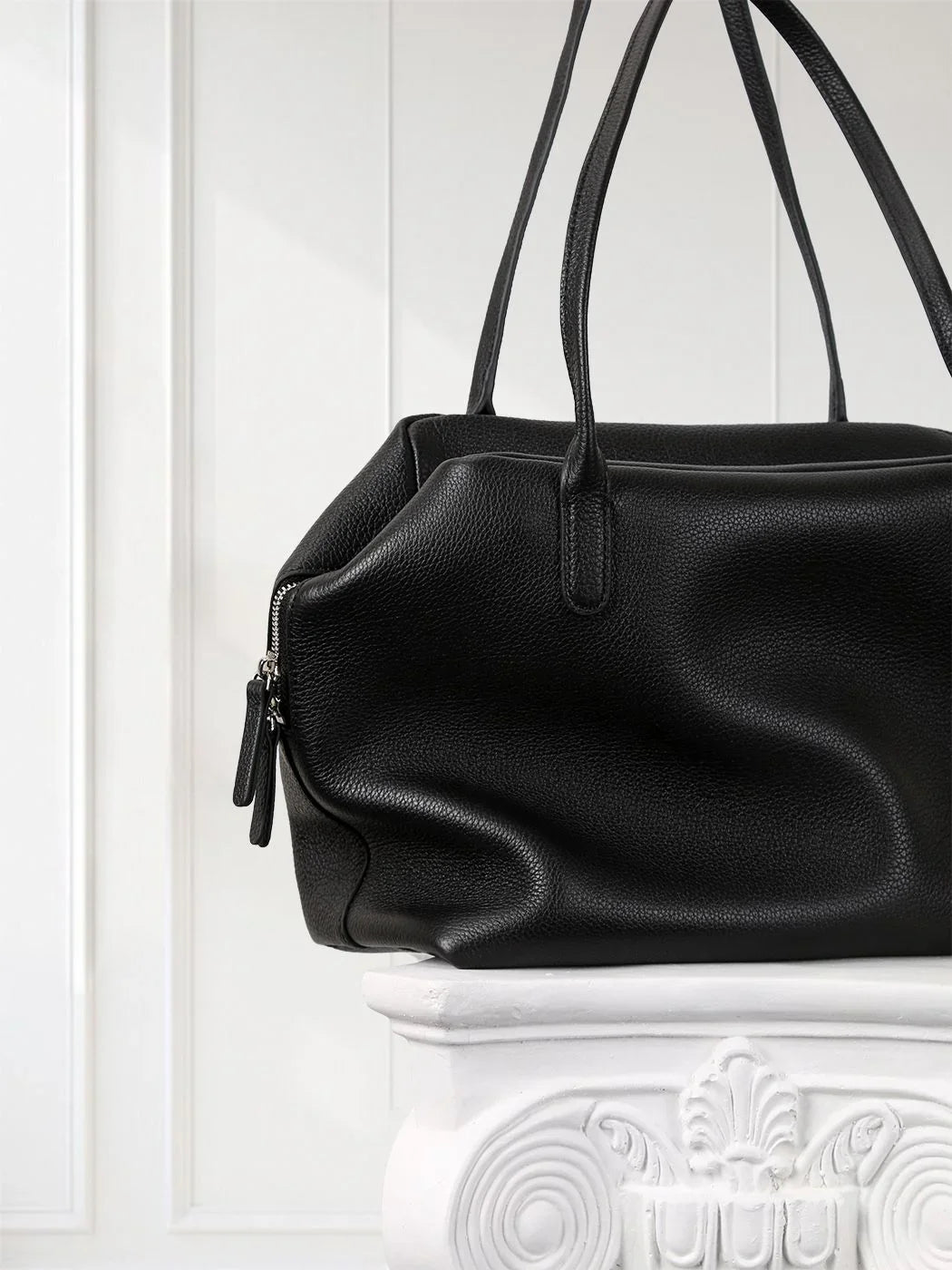 Minimalist Black Leather Tote Bag – Large Capacity Shoulder Purse for Women