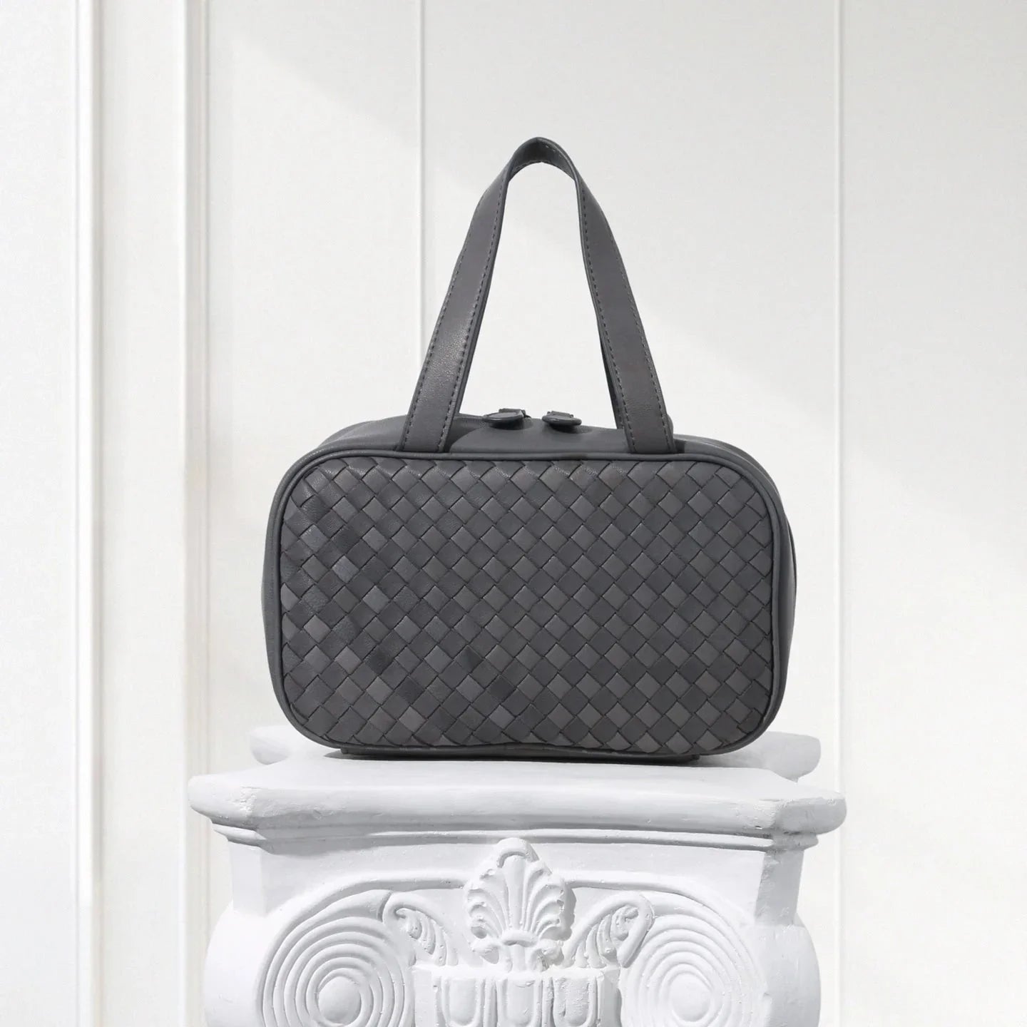 Luxury Genuine Leather Woven Tote – Soft Structured Handbag with Dual Handles，Grey