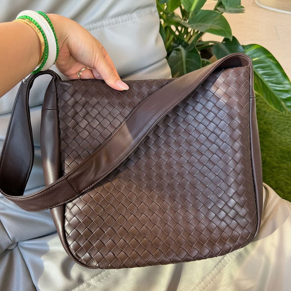 Woven Lambskin Crossbody Bag – Elegant Edge Bound Design，Blue