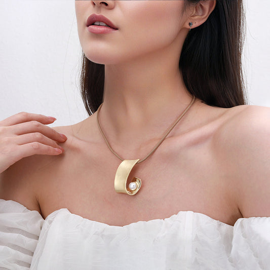 Elegant Gold Pendant Necklace Pearl Accent Modern Fashion Jewelry for Women