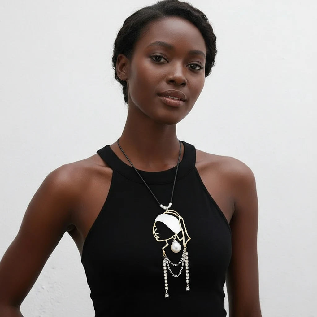 Nicole Statement Necklace – Feminine Art Pendant