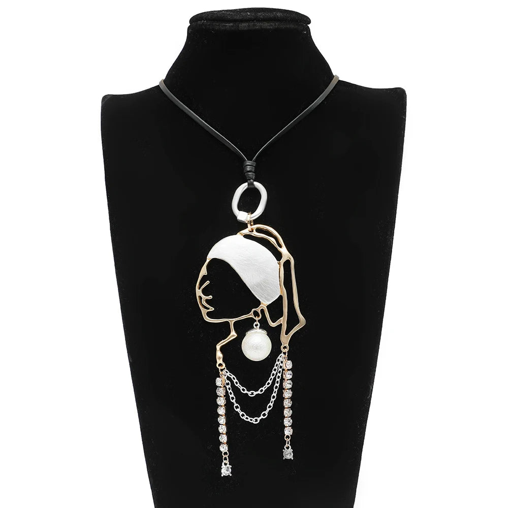 Nicole Statement Necklace – Feminine Art Pendant