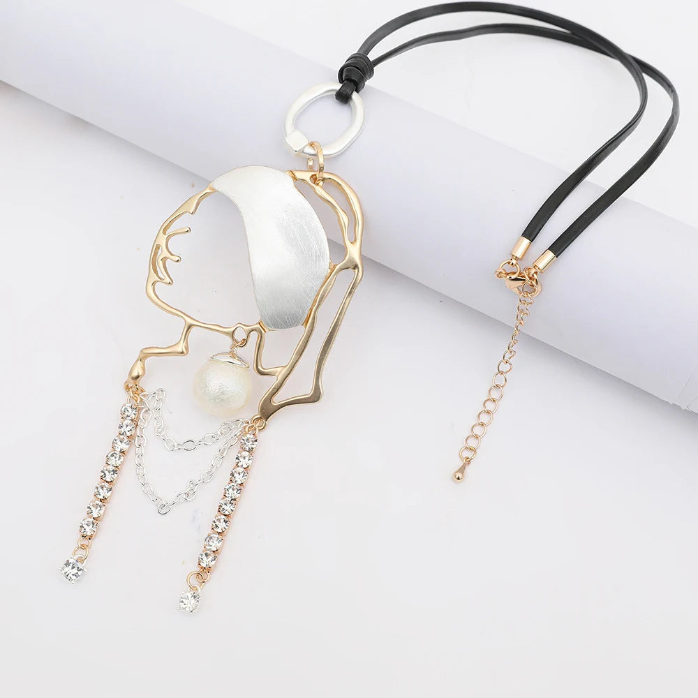 Nicole Statement Necklace – Feminine Art Pendant