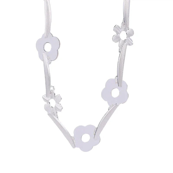 Elegant Silver Floral Necklace with Transparent Acrylic Accents Necklace