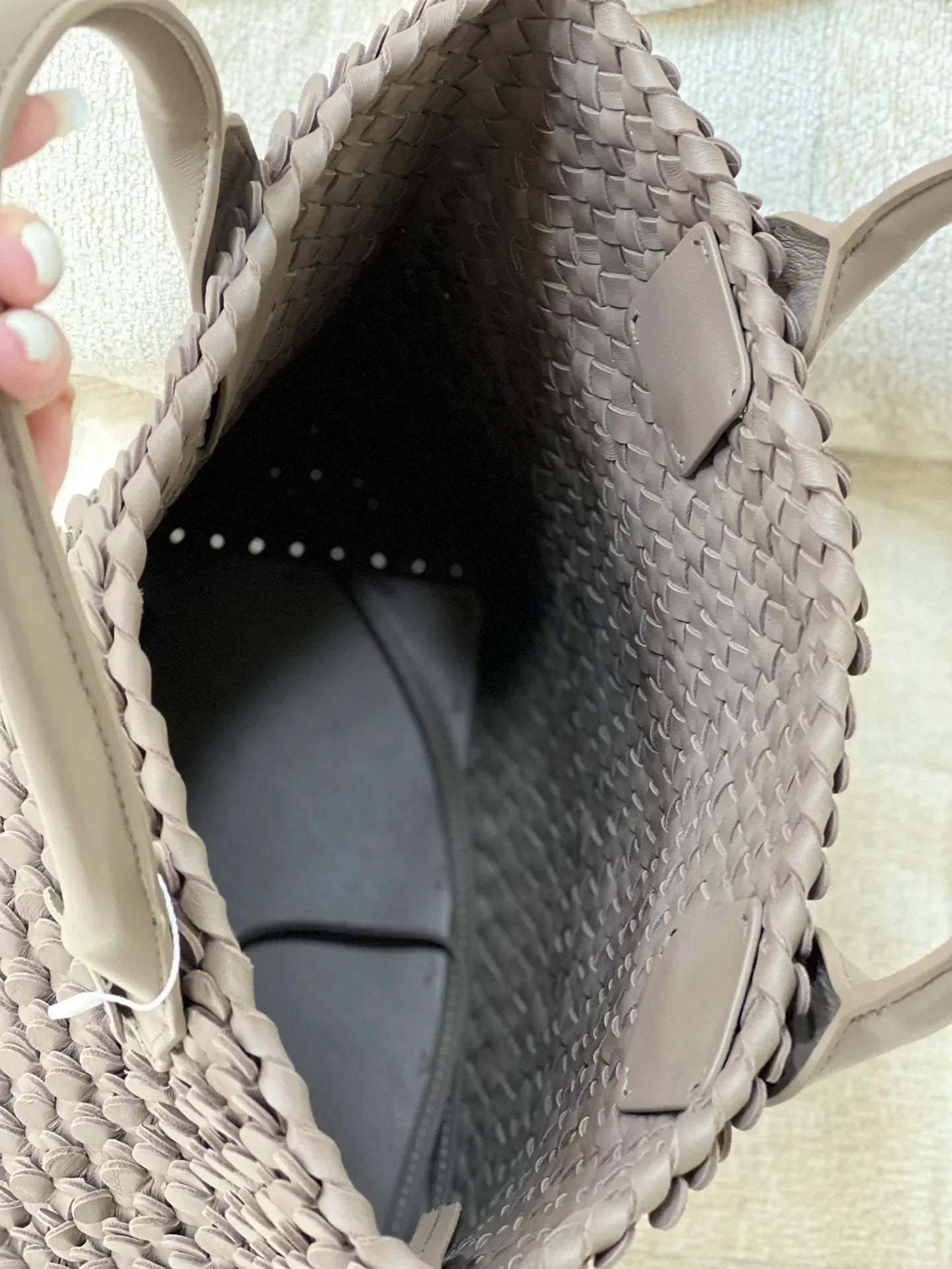 Luxury women’s woven leather tote, 100% lambskin hobo tote in Brown
, stylish soft bucket handbag