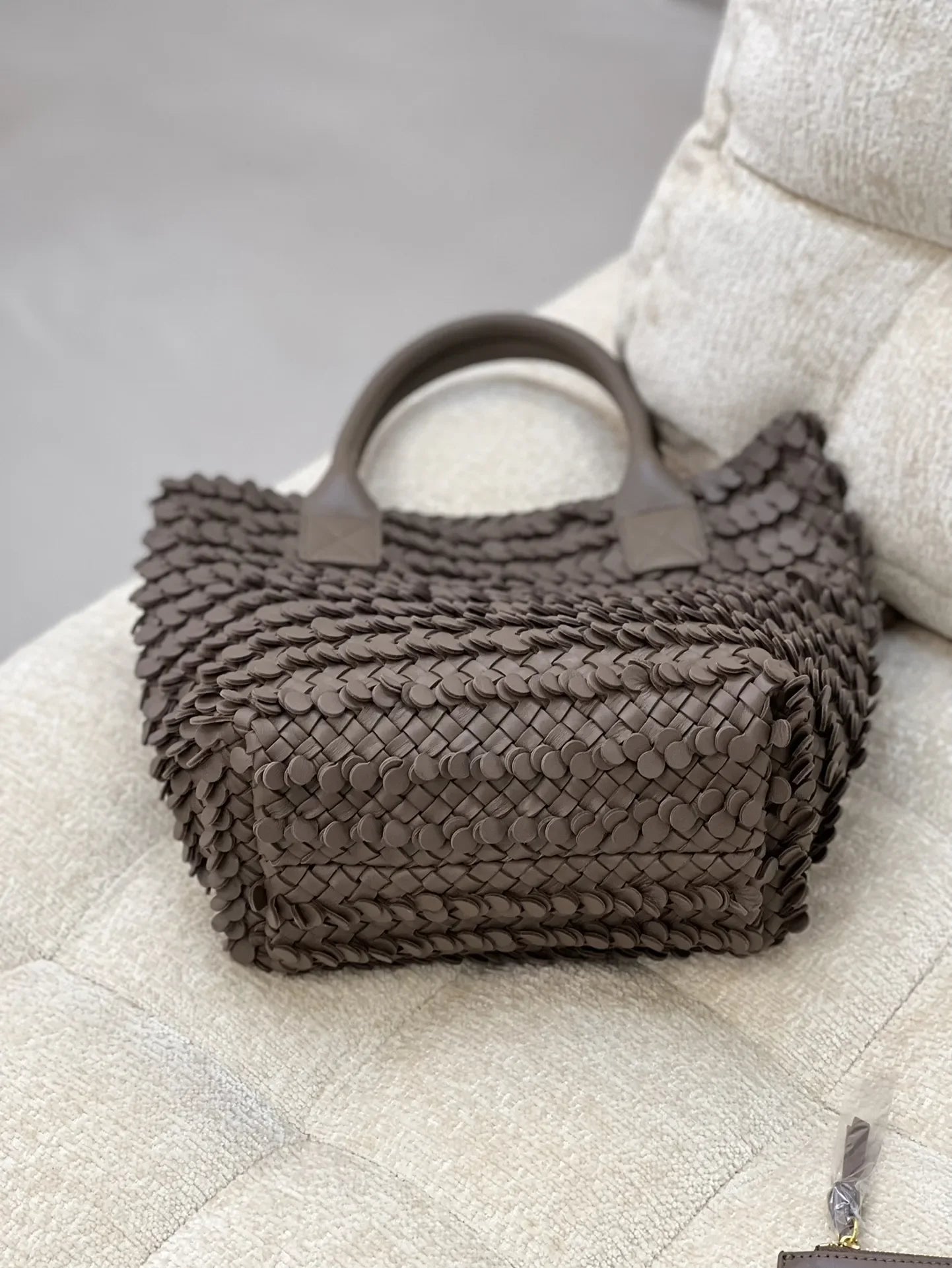 Luxury women’s woven leather tote, 100% lambskin hobo tote in Brown
, stylish soft bucket handbag