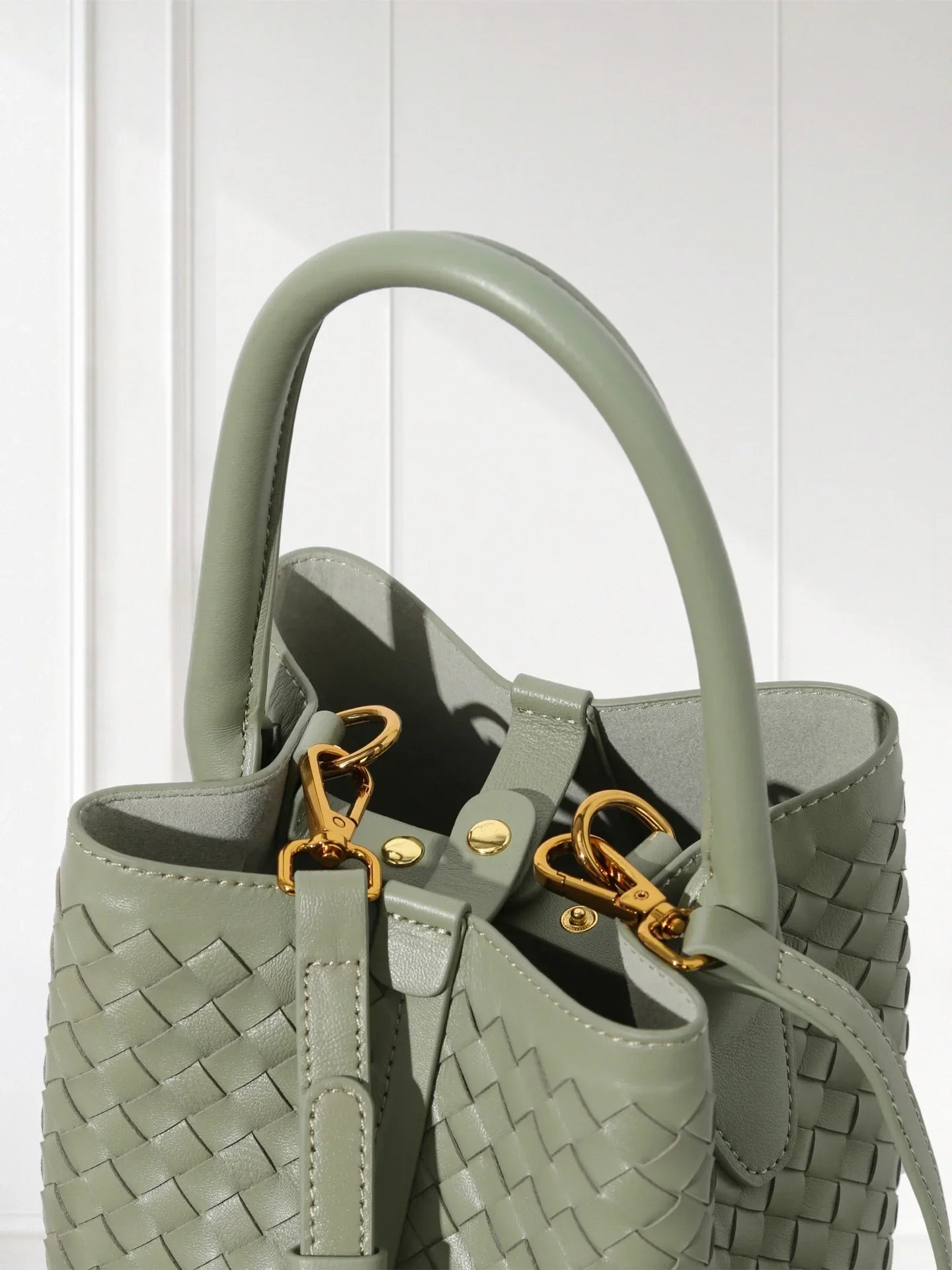 Handcrafted Beige Woven Leather Handbag – Luxury Bucket Tote with Suede Inner Bag, Green