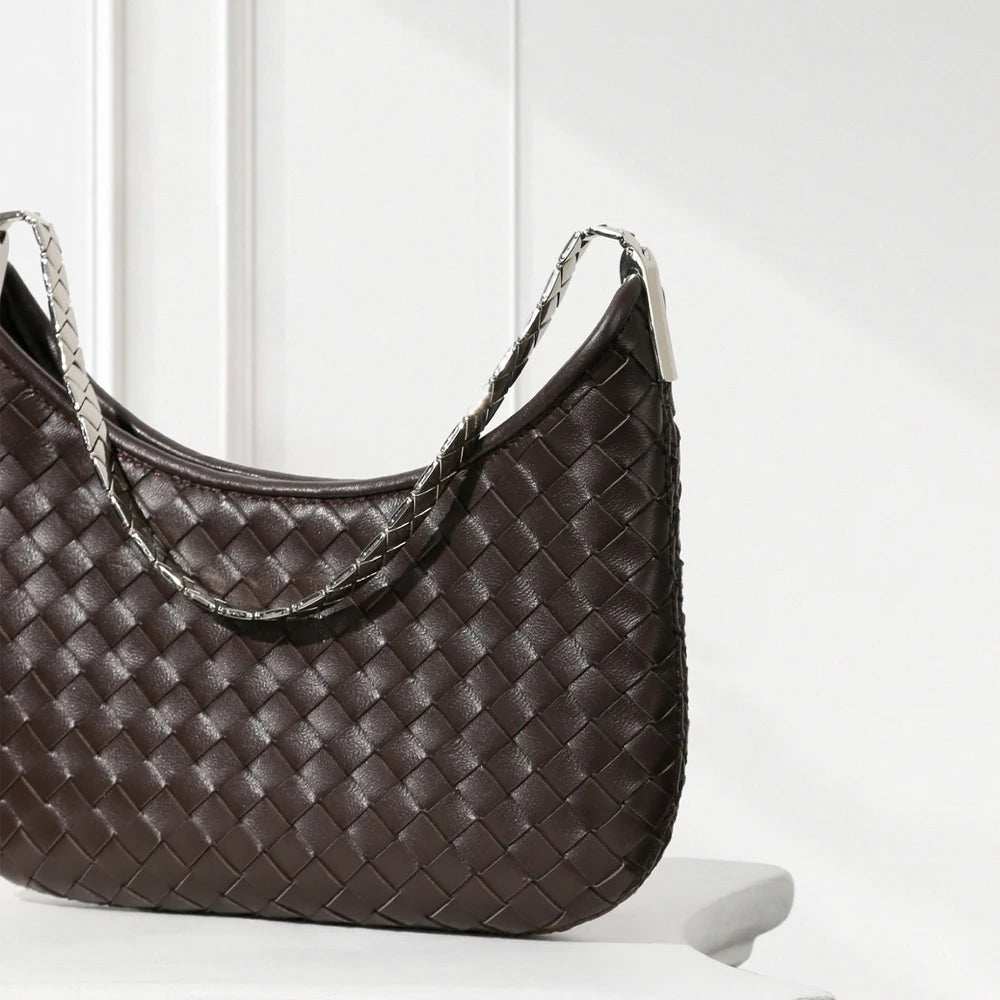 Mini Sling bag in woven carré leather with adjustable strap and zipper closure，brown