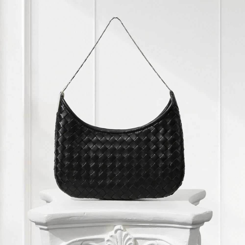 Mini Sling bag in woven carré leather with adjustable strap and zipper closure，black