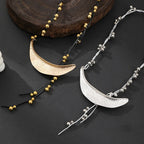 Collana con pendente a mezzaluna martellata – Stile boho moderno