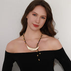 Collana con pendente a mezzaluna martellata – Stile boho moderno