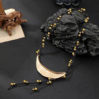 Collana con pendente a mezzaluna martellata – Stile boho moderno