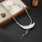 Collana con pendente a mezzaluna martellata – Stile boho moderno