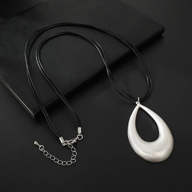 DEIDRE NECKLACE SILVER – Minimalist Modern Jewelry