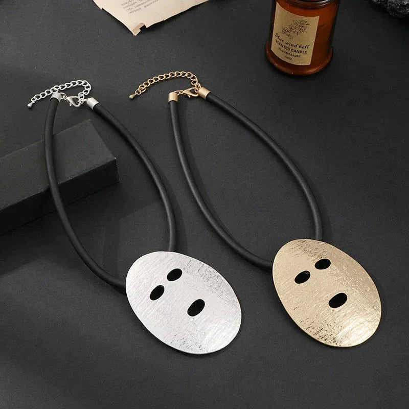 Trendy Gold Choker Necklace Unique Round Pendant
