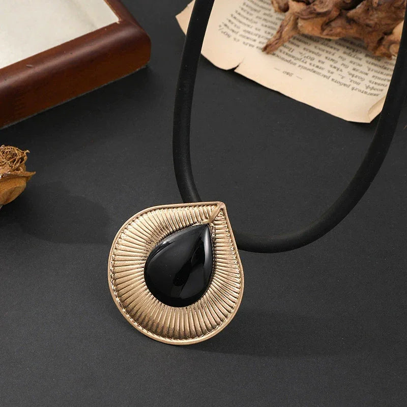 Elegant Artistic Vintage Black Gold Pendant Necklace