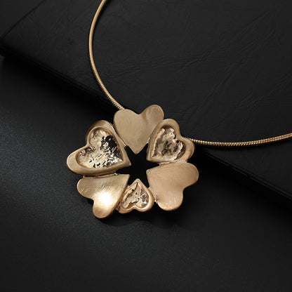 Gold Clover Pendant Necklace – Elegant Lucky Charm Jewelry for Women