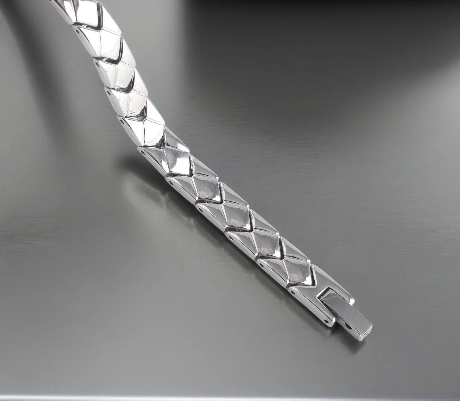 チタン ブレスレット 磁気療法ブレスレット 女性のための痛みの軽減