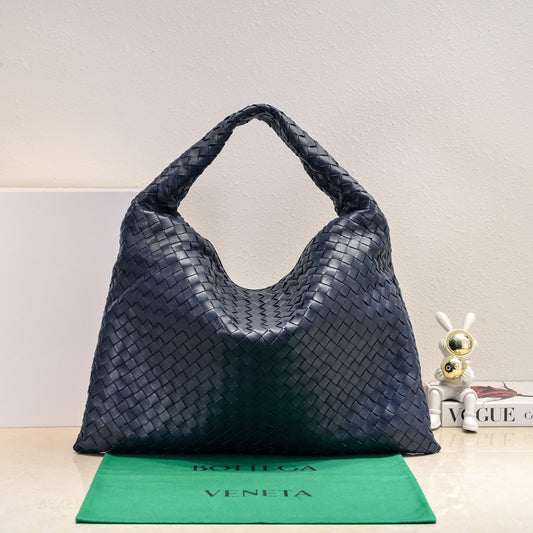 Large Hop shoulder bag 100% Calf Leather,Navy