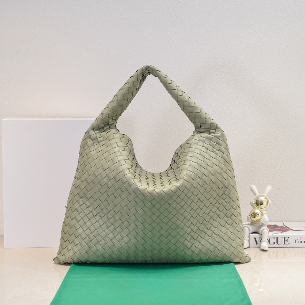 Large Hop shoulder bag 100% Calf Leather,Green