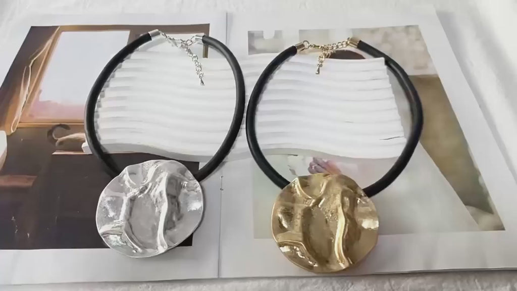 Chunky Gold Necklace with Abstract Round Pendant near New York – Shop civibuy.com