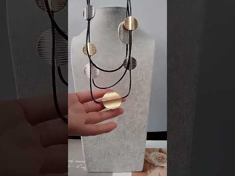 Women’s Gold Layered Collar Necklace with Minimalist Disc Design