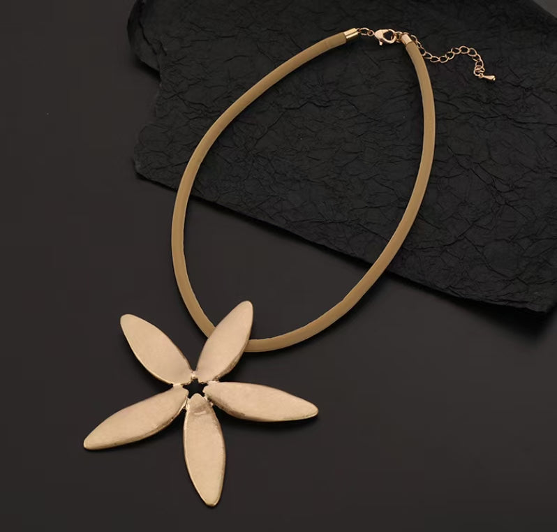 Flower necklaces boho ladies chunky Leather necklace for women【wholesale】 - CIVIBUY