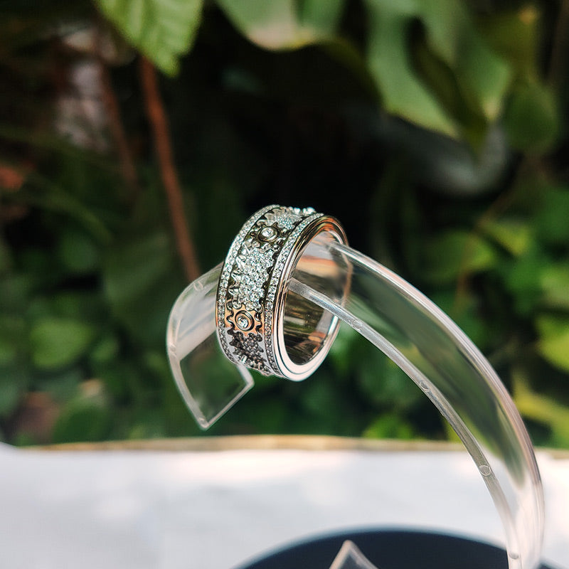Spinning Gear Diamond Ring in Solid 18k Gold - CIVIBUY